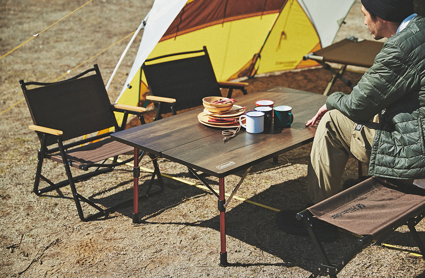 キャンプのテーブル＆チェアは「普段使いできるか」で選ぶ！｜雑誌