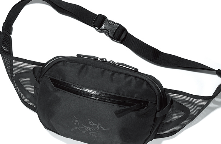 アークテリクス】アロー“初”のウエストパック見た目以上の収納力｜雑誌