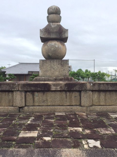 西大寺奥之院の五輪塔_インフォメーション｜奈良、大阪の霊園、墓地
