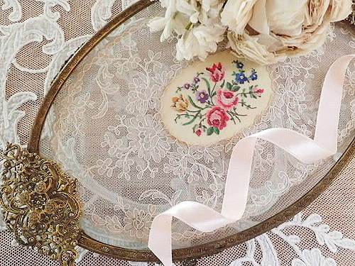 プティポワンとレースのガラストレイ - 薔薇と天使のアンティーク