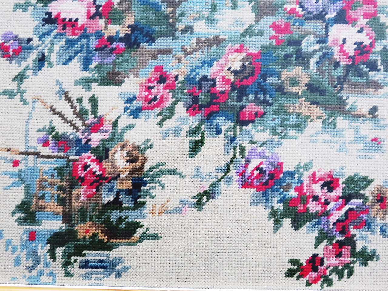 ニードルポイント刺繍額『ローズガーデン』 - 薔薇と天使のアンティーク