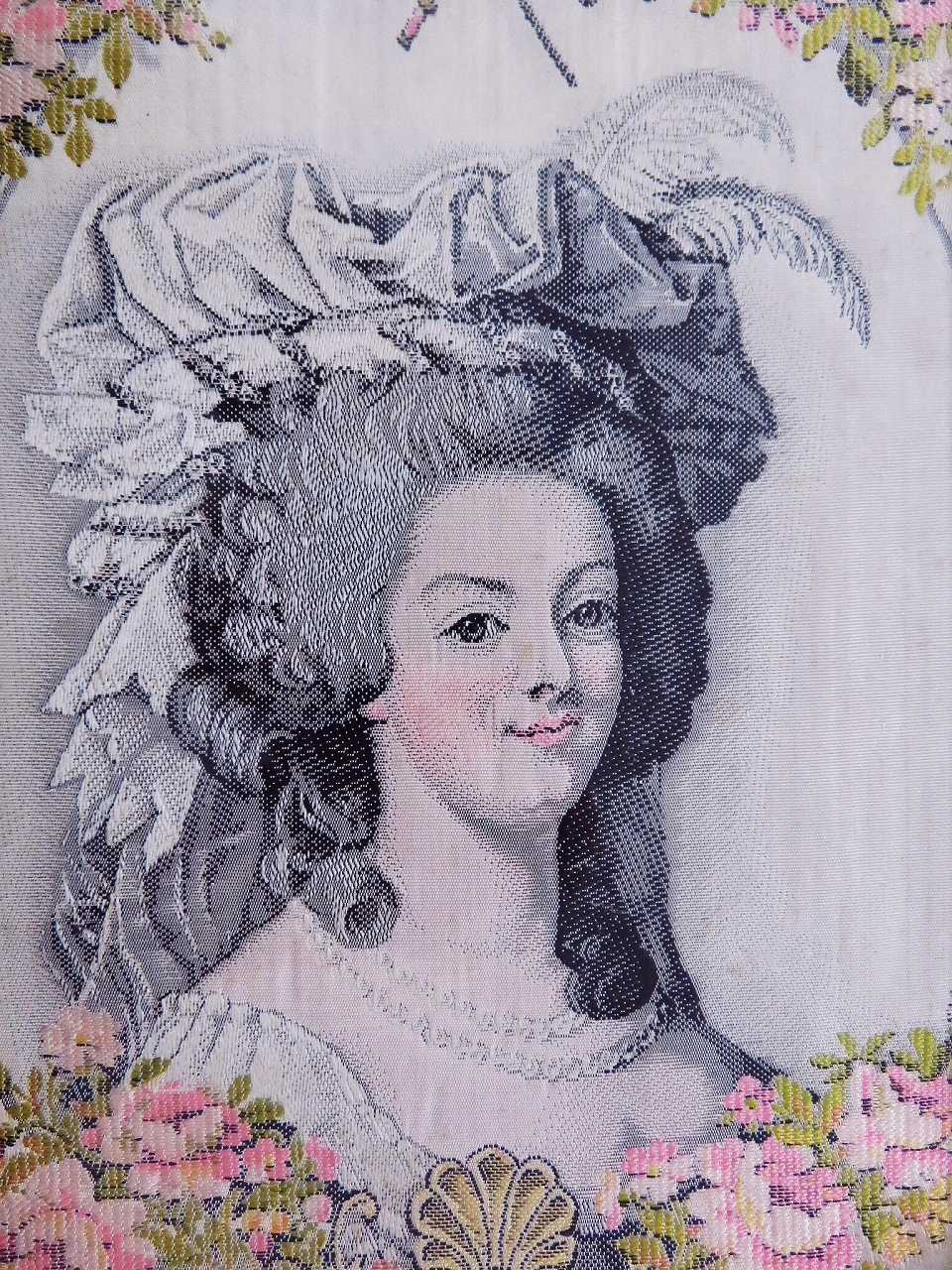 シルク肖像画 フレーム『マリーアントワネット』 - 薔薇と天使の