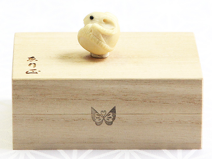 鹿角根付 丸ねずみ（鹿角）【菅名入り】｜京都の着物和装小物 ゑり正