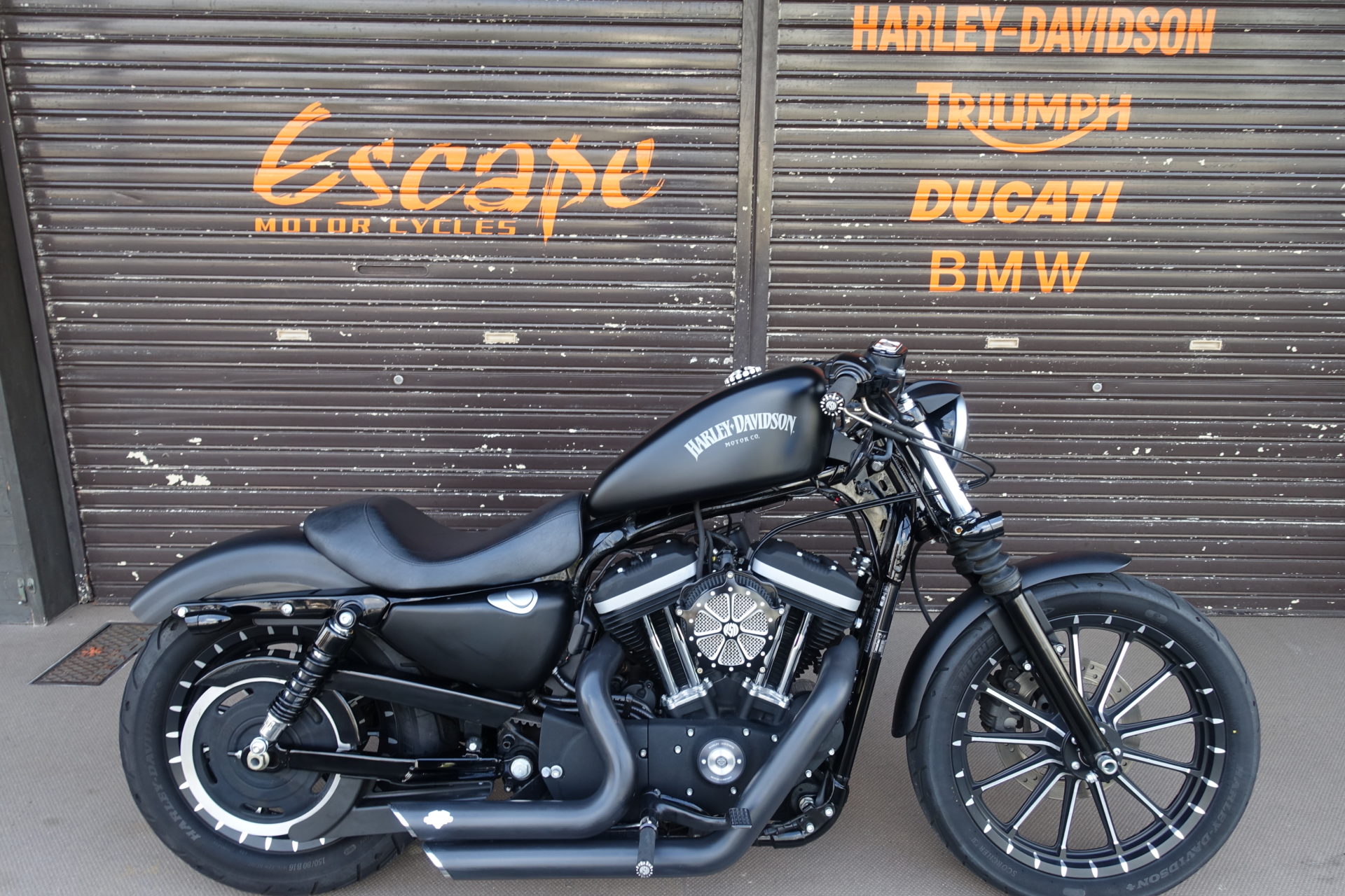 XL883N アイアン | Escape Bike