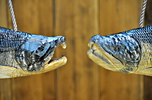 自在鈎(木彫り魚）の販売