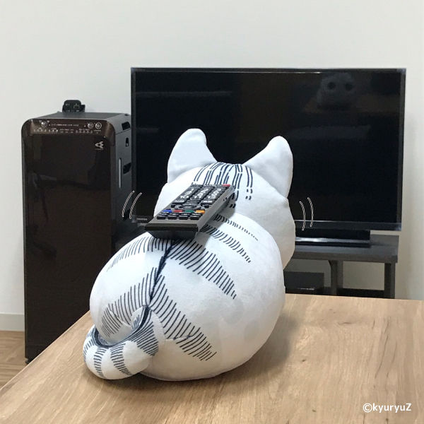 夜は猫といっしょ』キュルガBIGぬいぐるみが登場！｜トピックス｜株式
