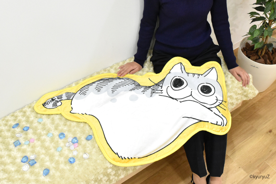 夜は猫といっしょ』よりダイカットブランケットが登場！｜トピックス