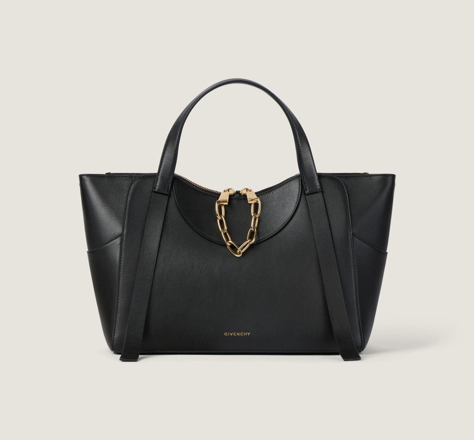 ジバンシィ”メタルチェーン”映えるレザーバッグ「ザ・スナッチ」カーブ