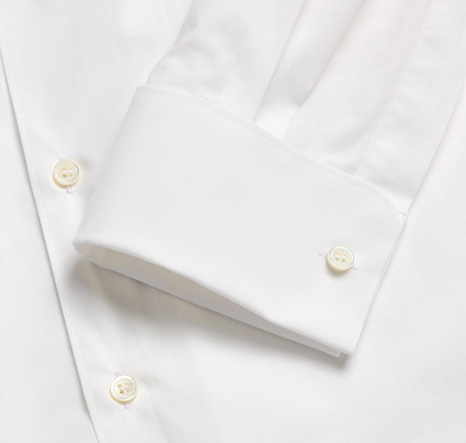 コム デ ギャルソンの白シャツ、丸襟などクラシックな3型が路面店限定