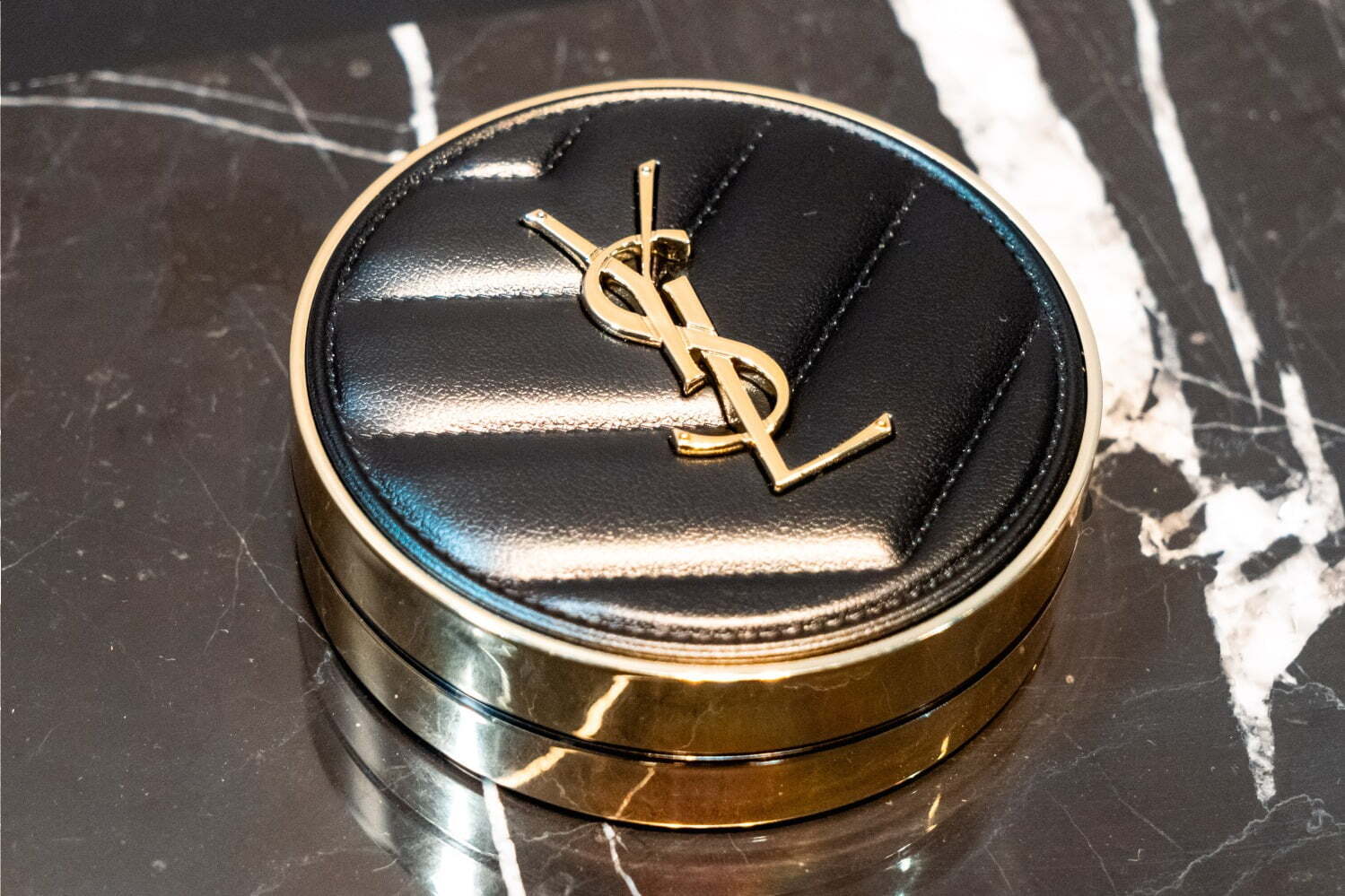 イヴ・サンローラン、名品クッションファンデ「アンクル ド ポー ル