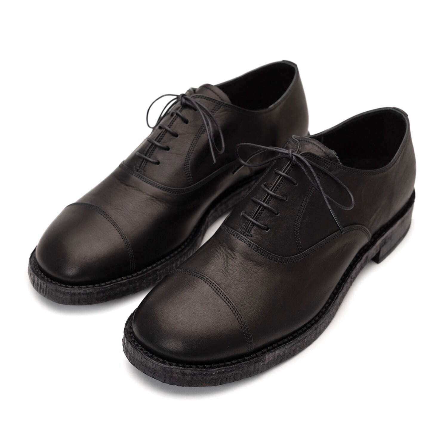 アトリエ ミハラヤスヒロのメンズ＆ウィメンズ革靴、“荒削り”ソールの