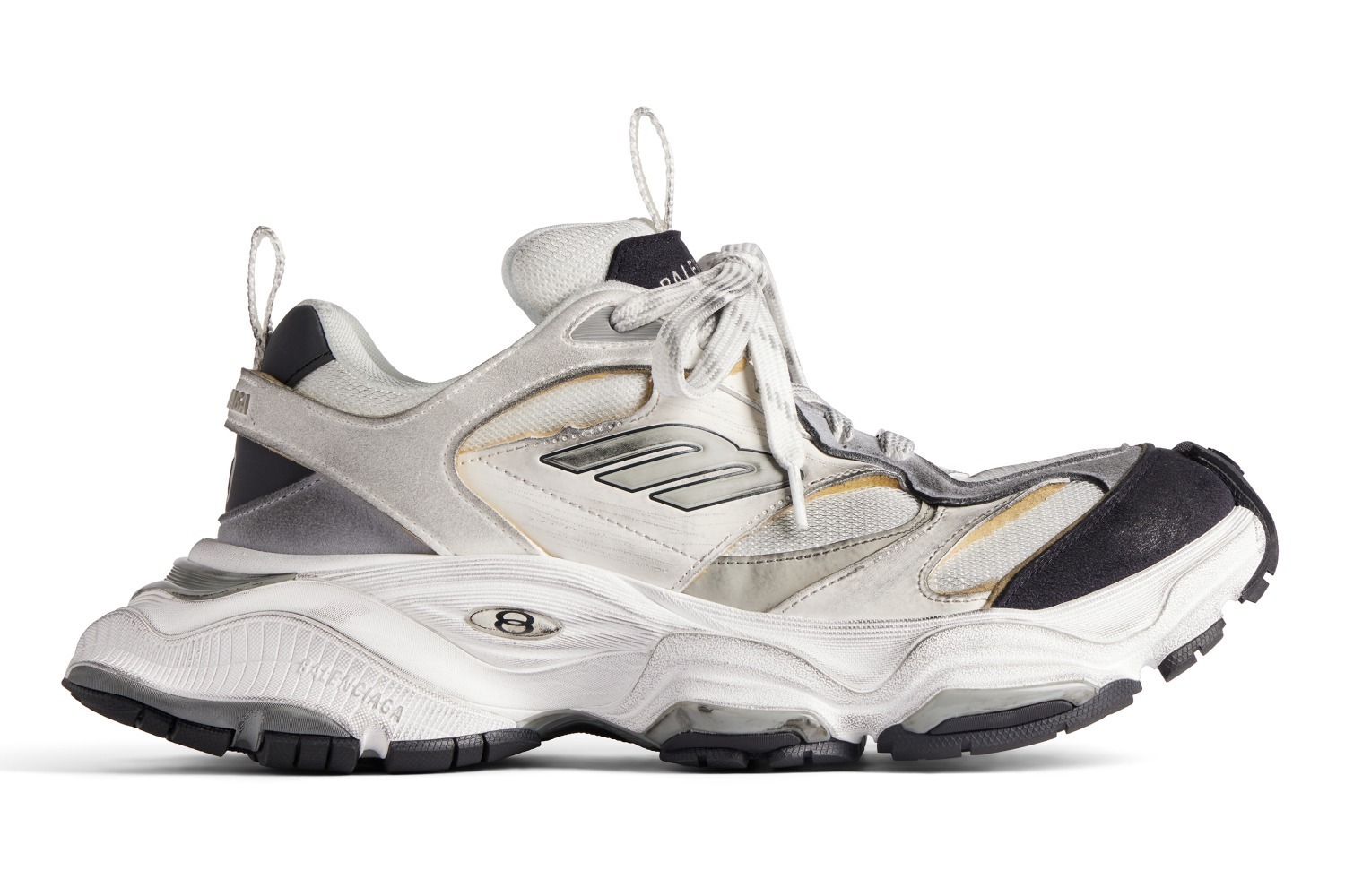 バレンシアガ24年新スニーカー「カーゴ」“横にはみ出る”極厚ソール