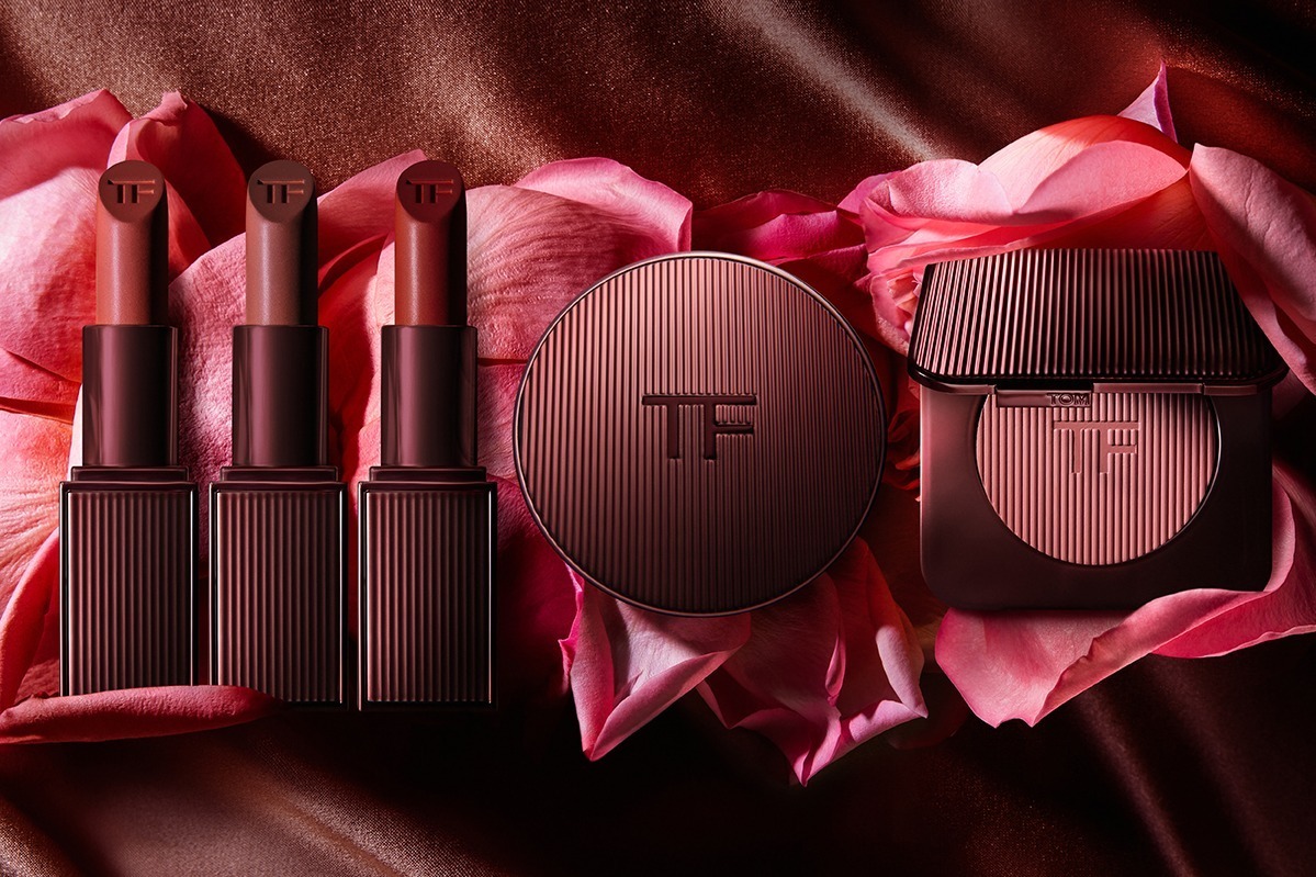 トム フォード ビューティ香水「カフェ ローズ」着想の深みマット