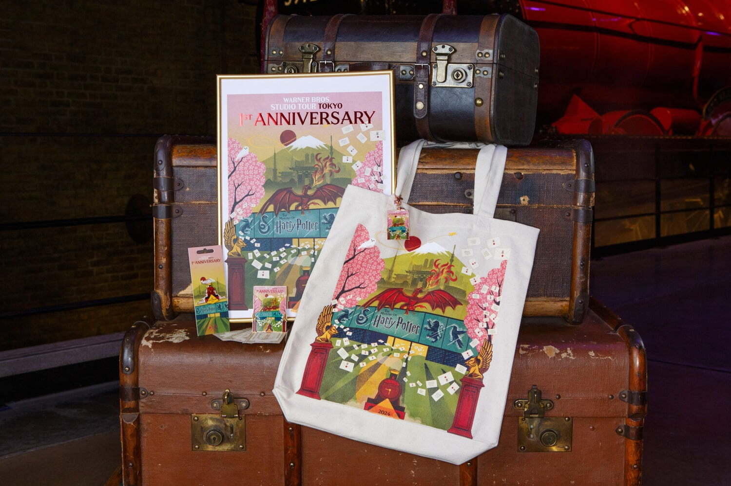 スタジオツアー東京」1周年記念グッズ、“ホグワーツ特急＆富士山”描い