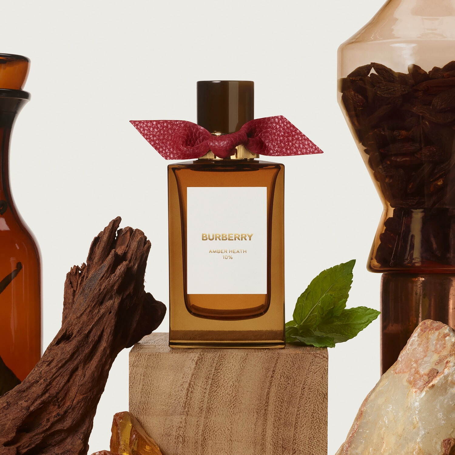 バーバリー シグネチャー」高級フレグランスコレクション誕生