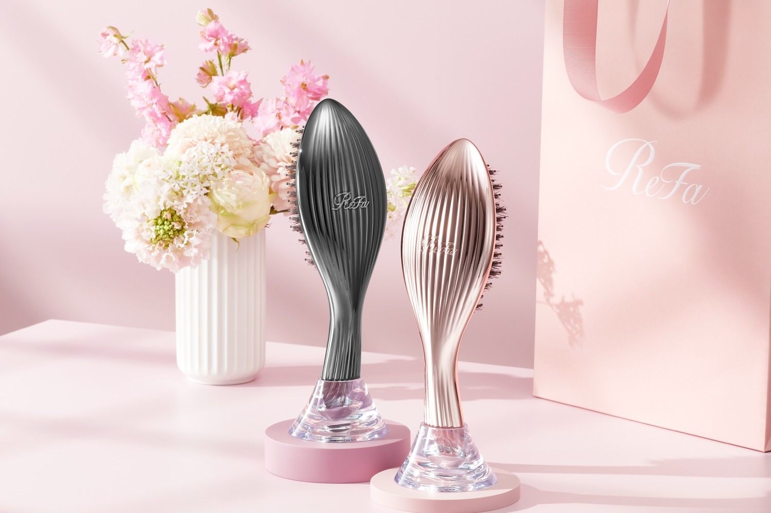 リファ「ピンク」のヘアケアギフト、“サロン級”サラツヤ髪叶える