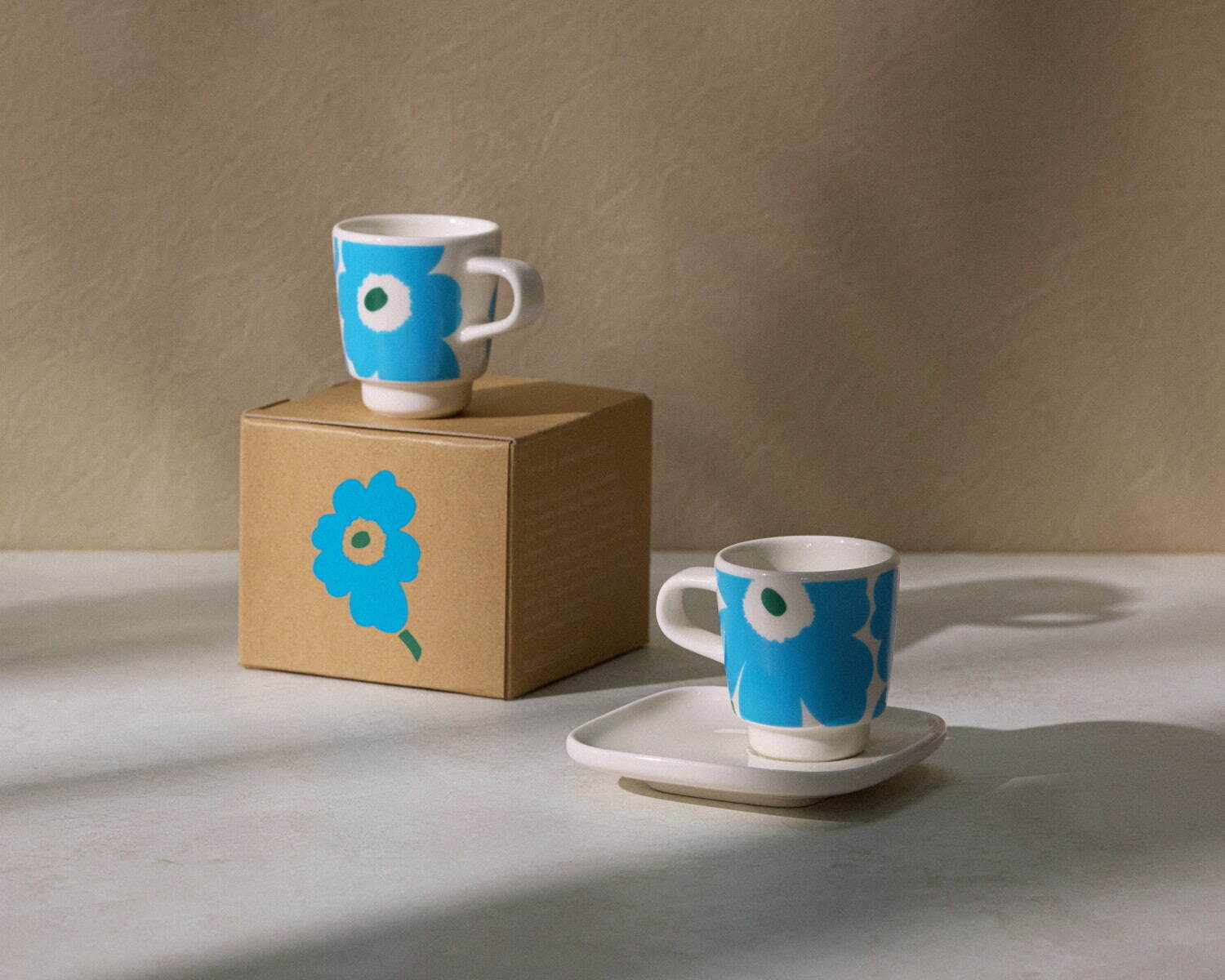 マリメッコ×ブルーボトルコーヒー“青いウニッコ”マグやタンブラー