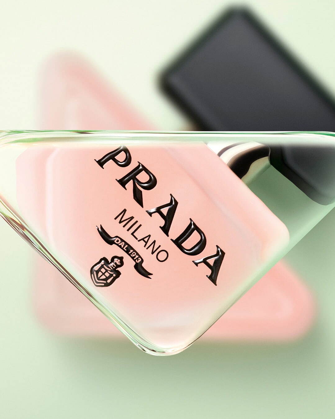 プラダ ビューティ25年夏フレグランス「プラダ パラドックス