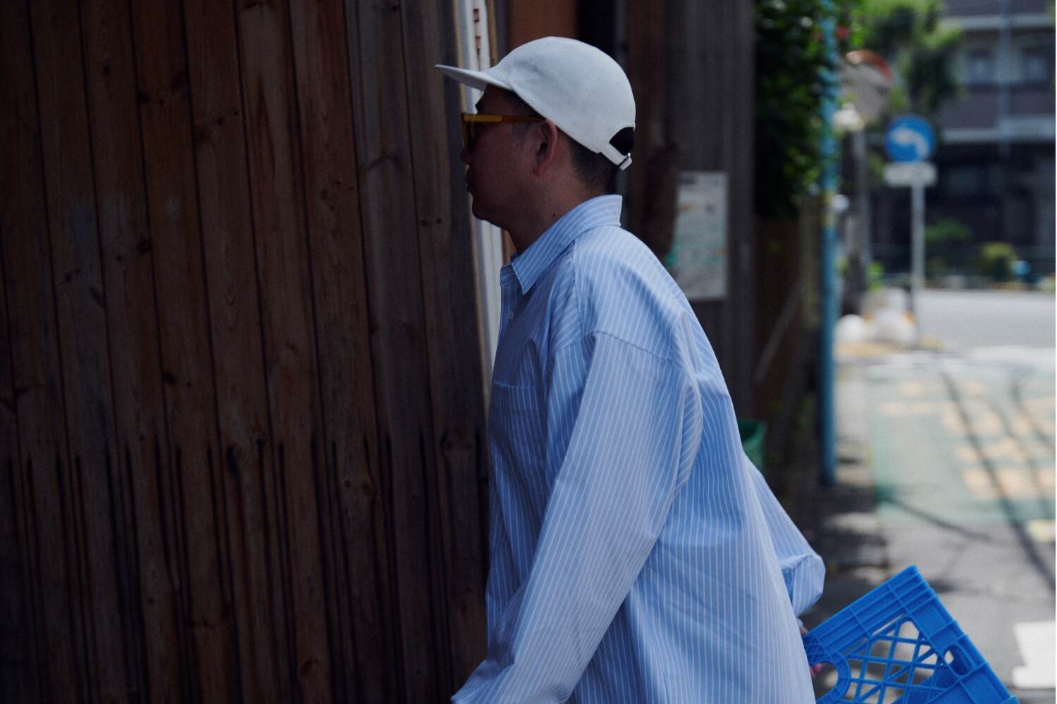 ディガウェル×ミンナノ“オーバーサイズ”のストライプ柄シャツ＆バギー