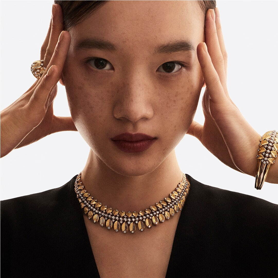 カルティエ “コーヒー豆”着想ジュエリー、モチーフが扇形に広がる新作