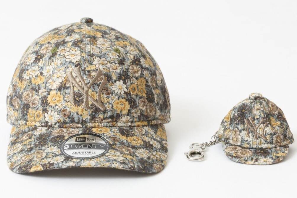 ニューエラ「9TWENTY」ボタニカル柄の限定キャップ＆キーホルダー