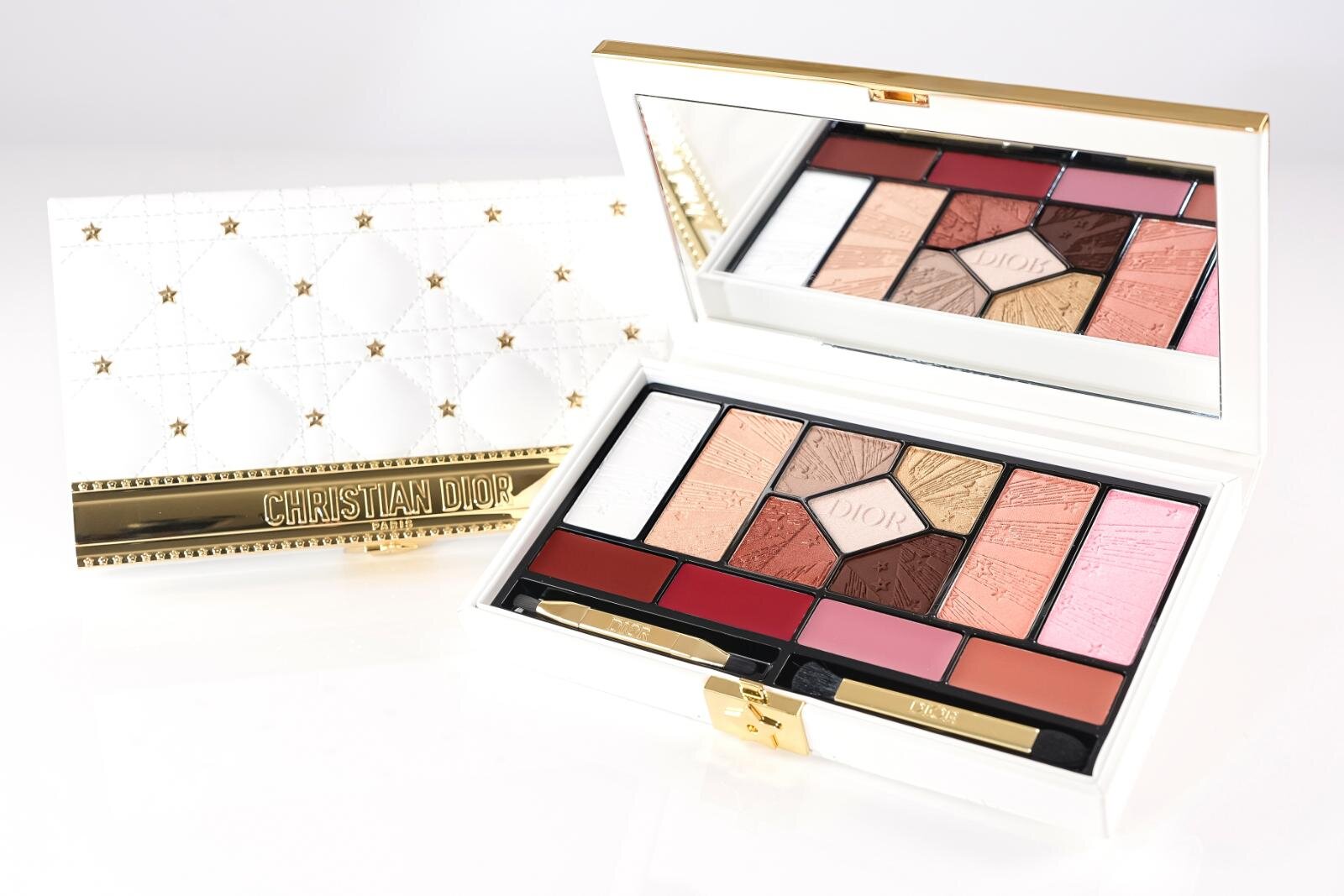 ディオール25年クリスマスコスメ、“星×カナージュ”パケの5色アイ