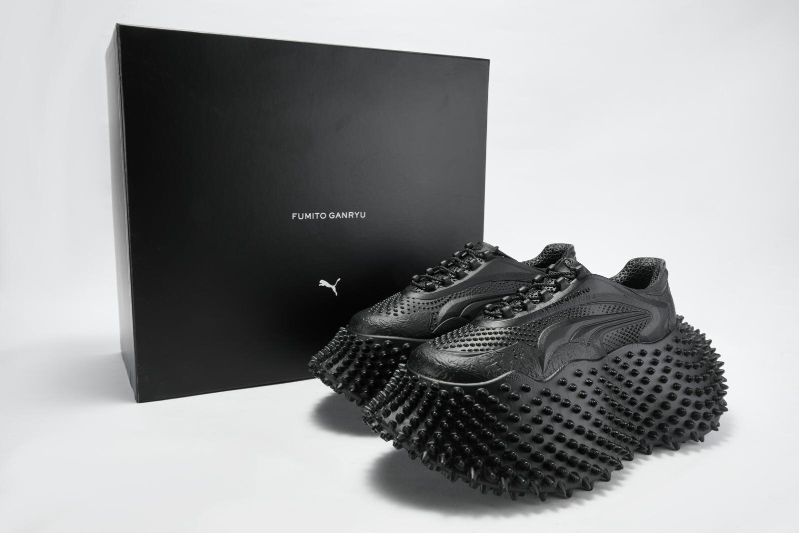 プーマ×フミト ガンリュウ“3Dフォルム”の厚底黒スニーカー、モンスター