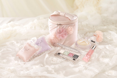 ジルスチュアート ビューティから、スウィートなクリスマス限定コフレ