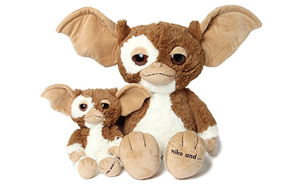 映画『グレムリン』×ニコアンド、ギズモのコラボぬいぐるみやパス