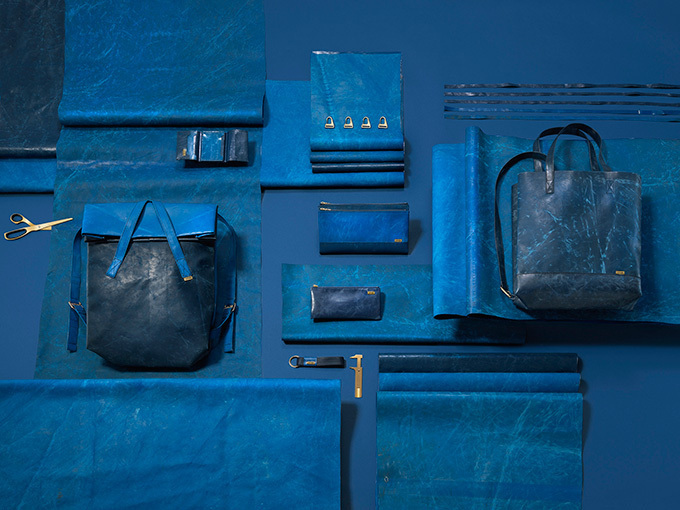 フライターグから青一色の新作「TRUE BLUE」トートやバックパックなど