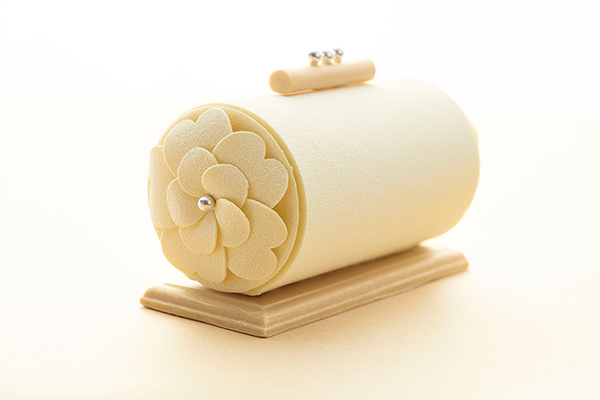 ベージュ アラン・デュカス 東京のクリスマスケーキ、シャネルの