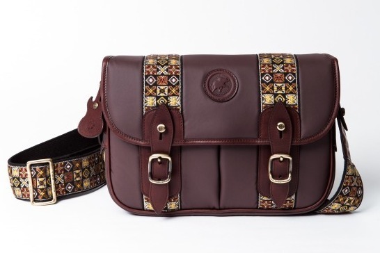 ハンティング・ワールド「バチュー サーパス」をギターストラップで