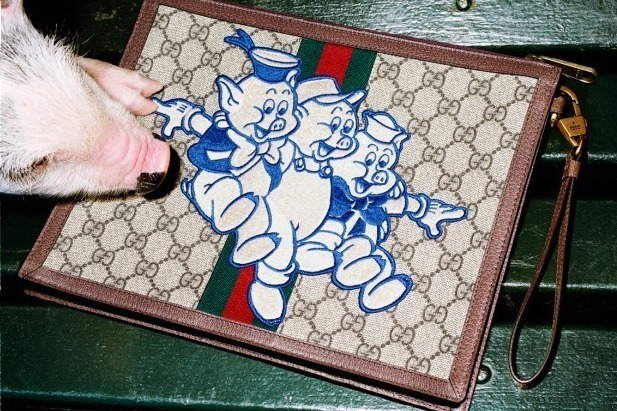 グッチからディズニー『三匹の子ぶた』デザインのスニーカーやバッグ