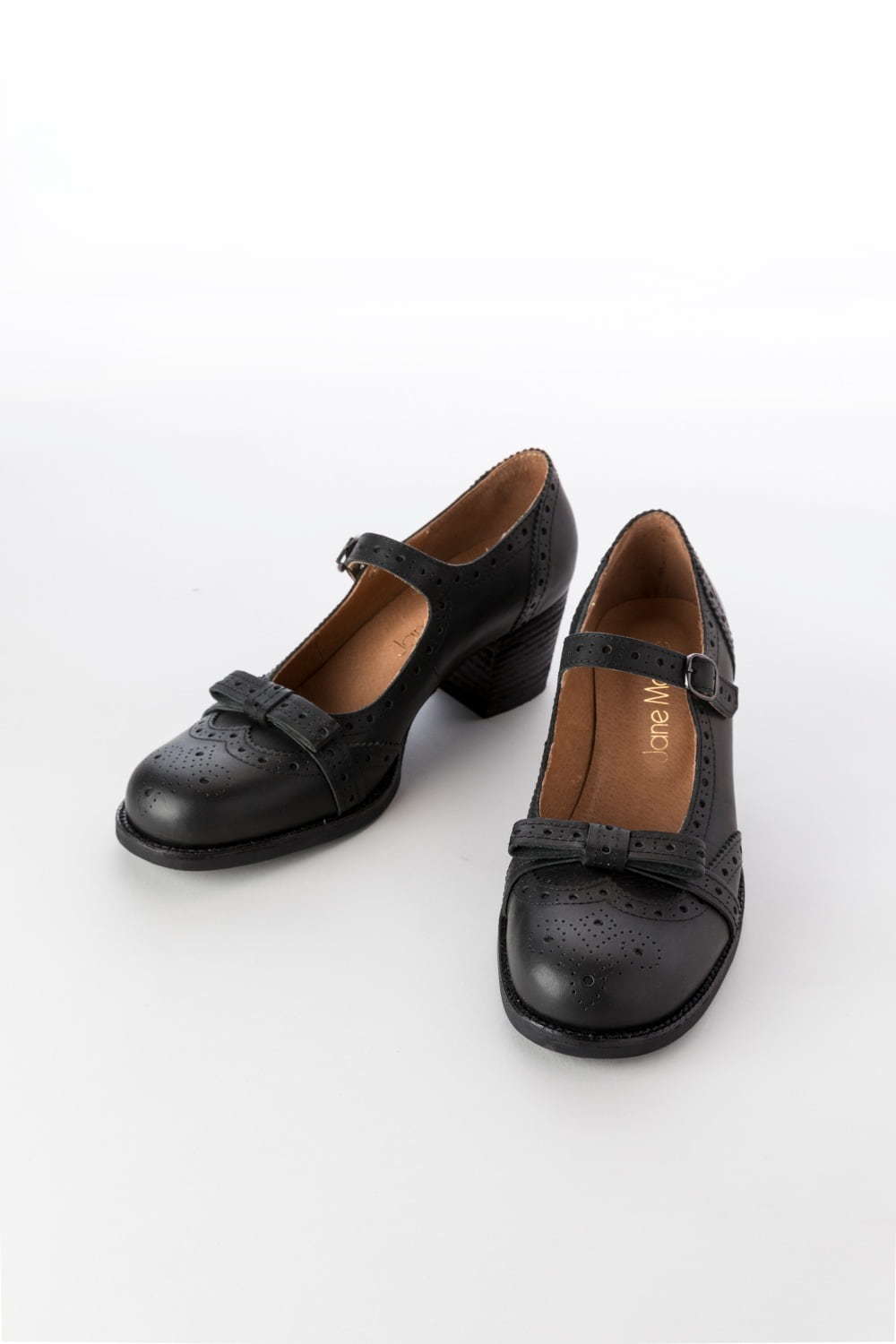 ジェーンマープルの新作シューズ、キップレザー使用の“リボン付き