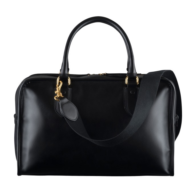 A.P.C. ボーリングバッグ」大胆ブランドロゴ入り新作ボストンバッグ