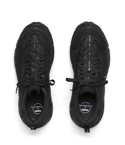 エンジニアド ガーメンツから “赤と黒”の防水シューズ、ホカ オネオネ