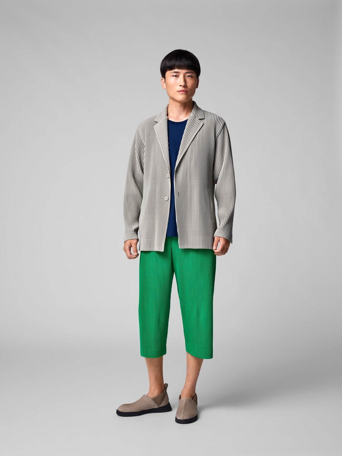 オム プリッセ イッセイ ミヤケの新作“プリーツ”ジャケット＆パンツ