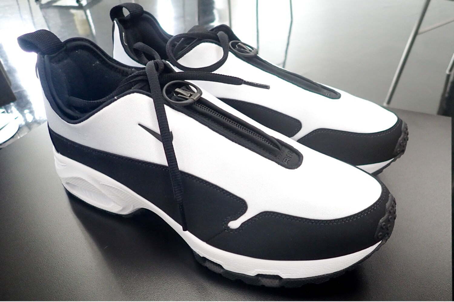 コム デ ギャルソン・オム プリュス×ナイキのスニーカー「エア