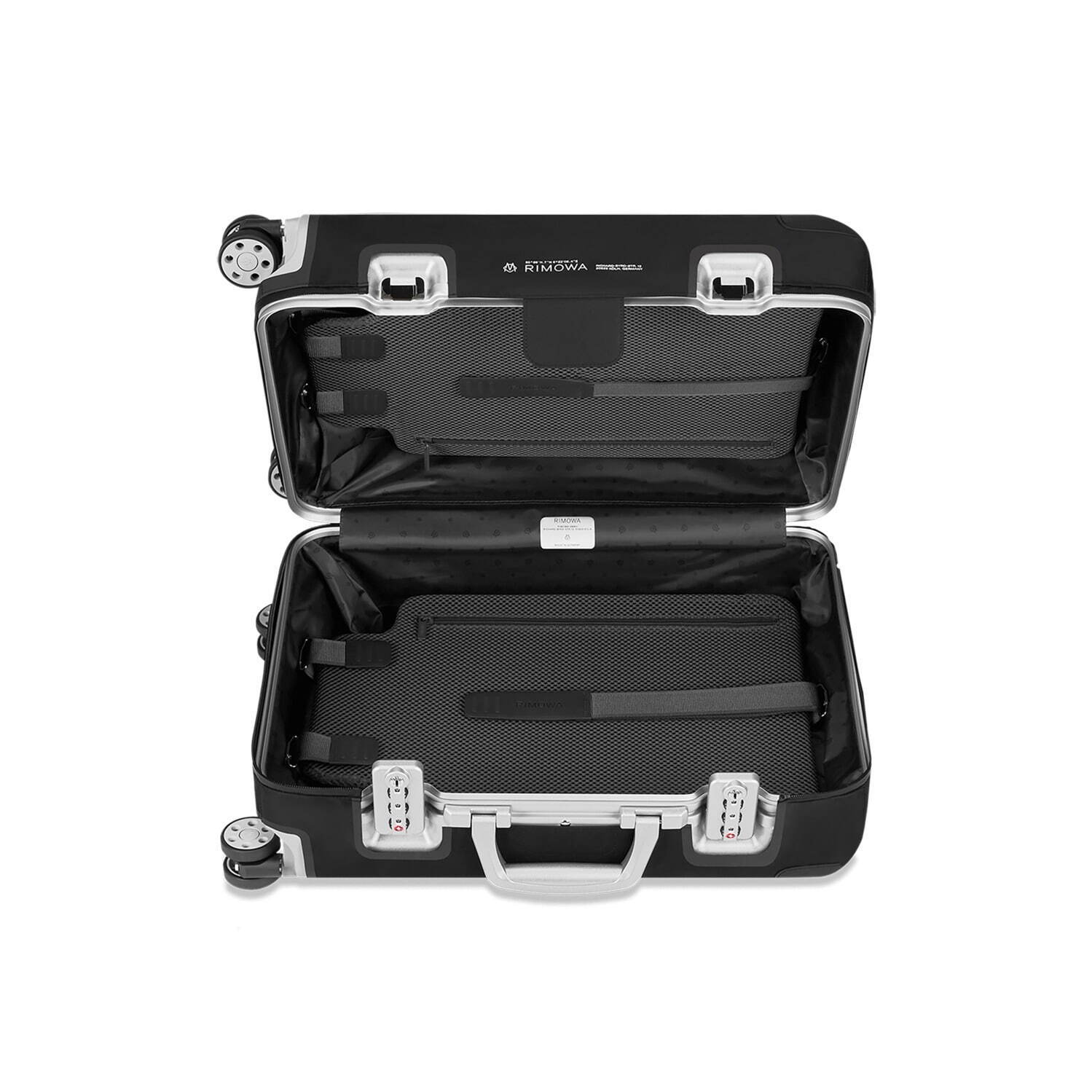 リモワの新作トラベルアクセサリー、日常使いできる撥水ポーチ＆スーツ