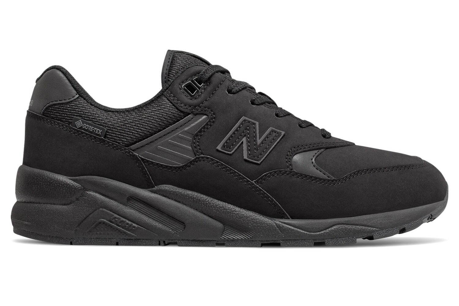 ニューバランスのスニーカー「MTX580」ゴアテックス搭載のオール