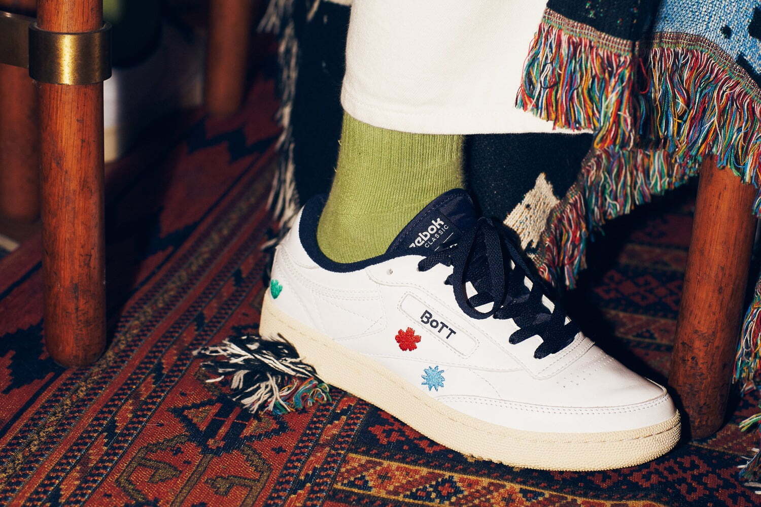 リーボック×ボット、ポップな“花”刺繍のカラフルスニーカー＆パステル