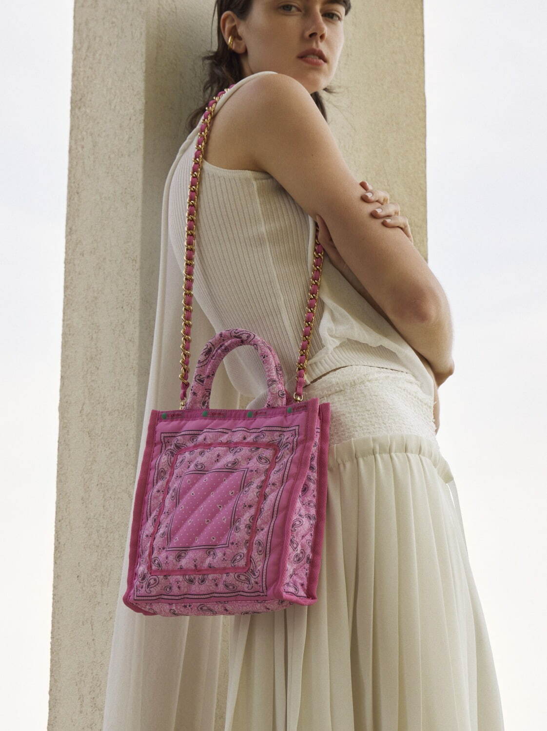 レスポートサック アトリエ」新作バッグ、“バンダナ柄×キルティング”の