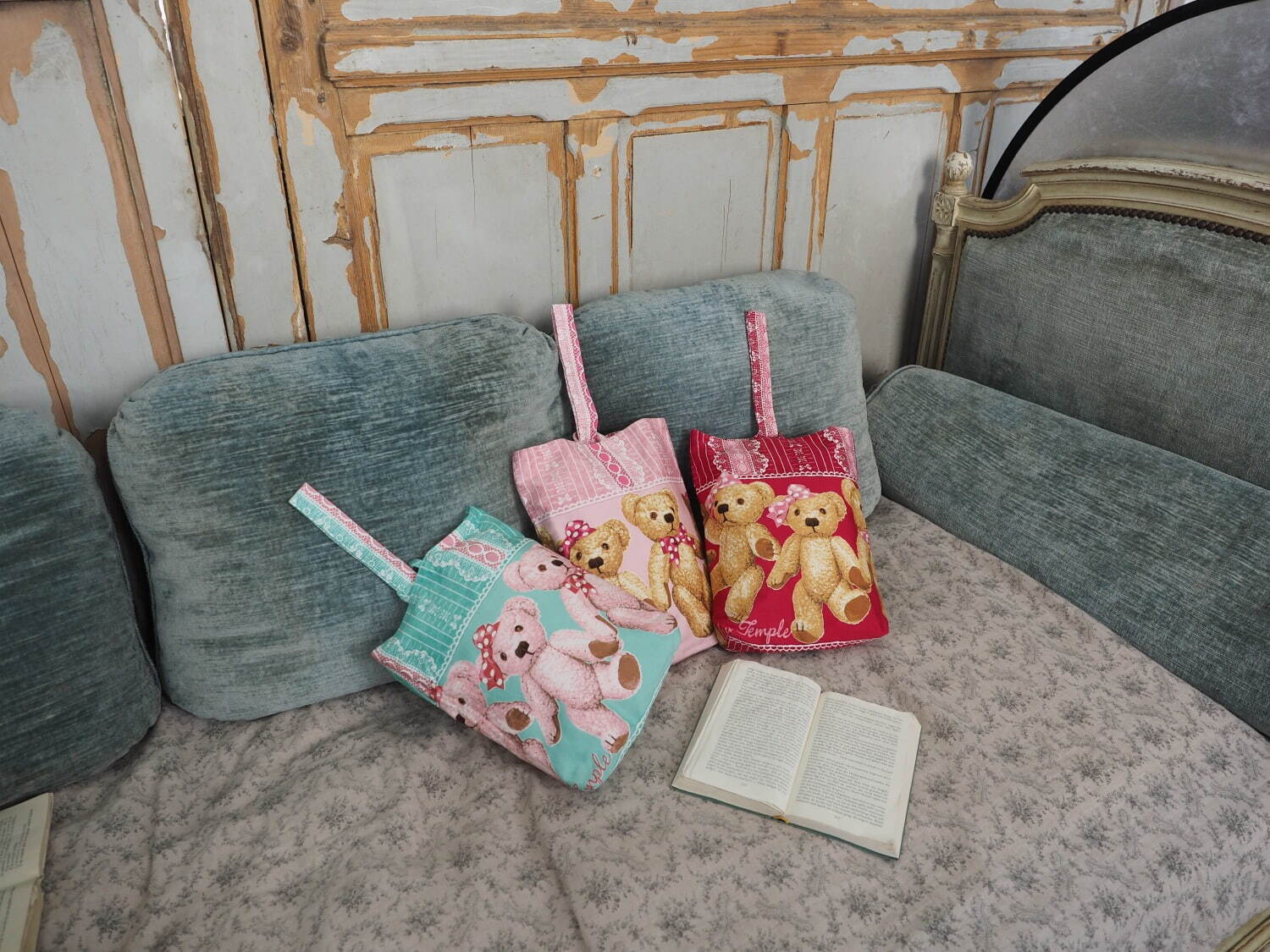 シャーリーテンプル新作シューズバッグ、“くまのぬいぐるみ×繊細レース