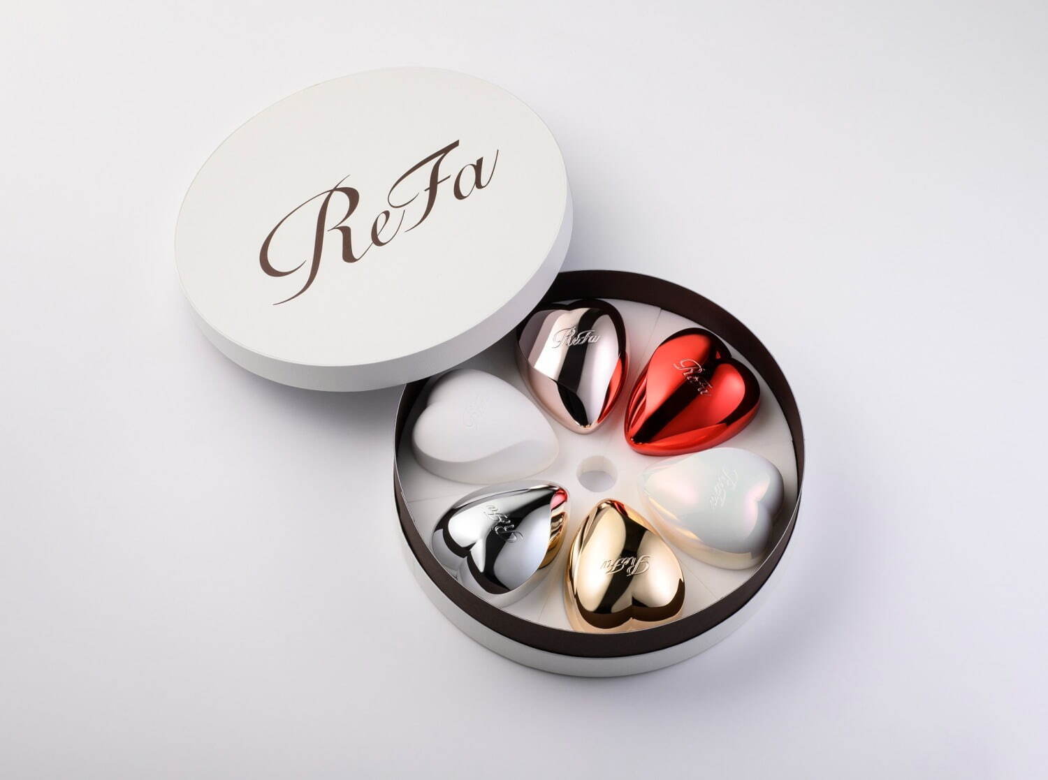 リファ“ツヤ髪に導く”「ハートブラシ」の豪華セット、オーロラホワイト