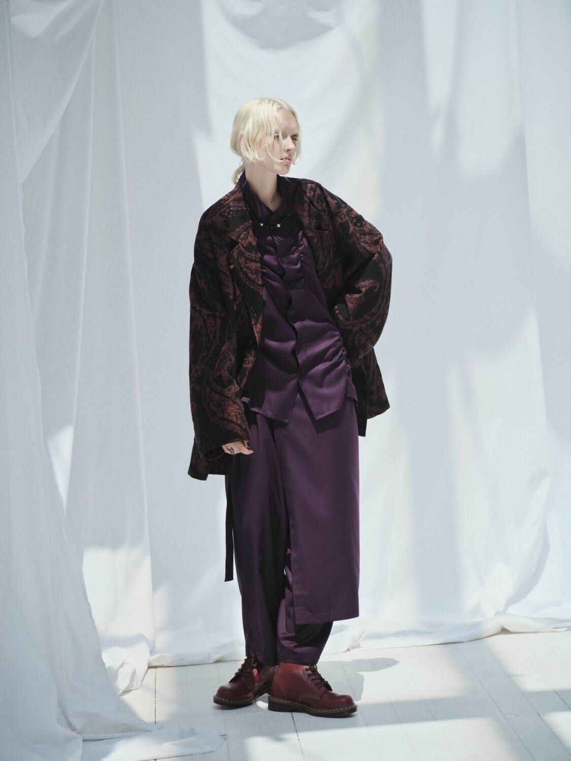ヨウジヤマモト「S'YTE」新作ウェア、抽象柄ベルベットのセットアップ