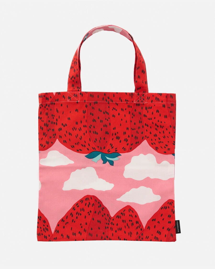 マリメッコ新作“イチゴ柄”のポップなマグカップやプレート、“イチゴの