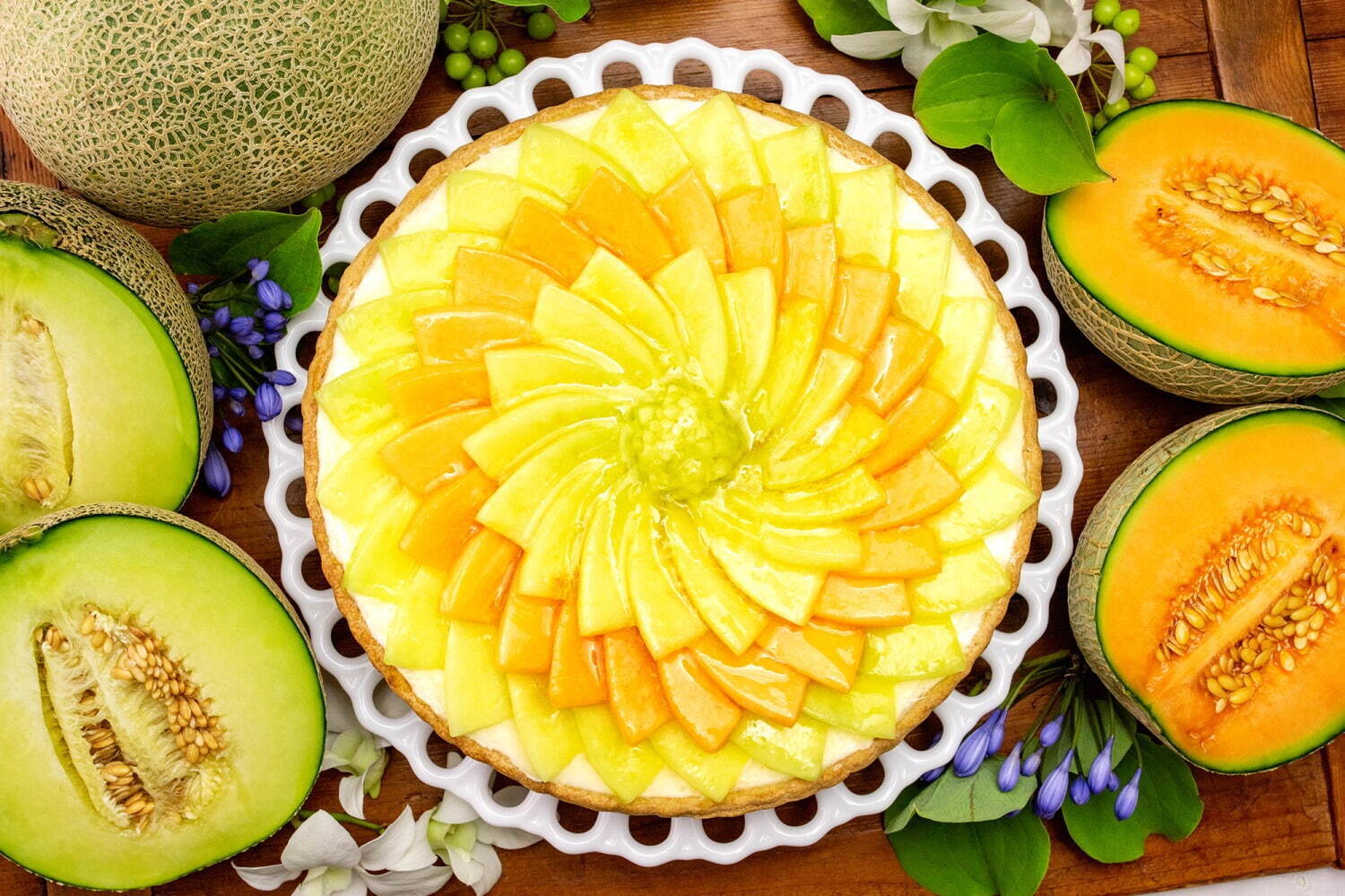 キル フェ ボン“メロンが主役”の初夏限定タルト、青肉×赤肉のメロン