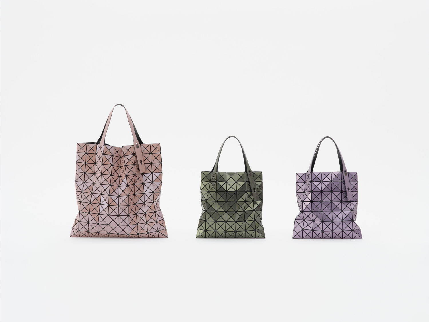 BAO BAO ISSEY MIYAKE24年春夏バッグ「プリズム」ピンクや紫の