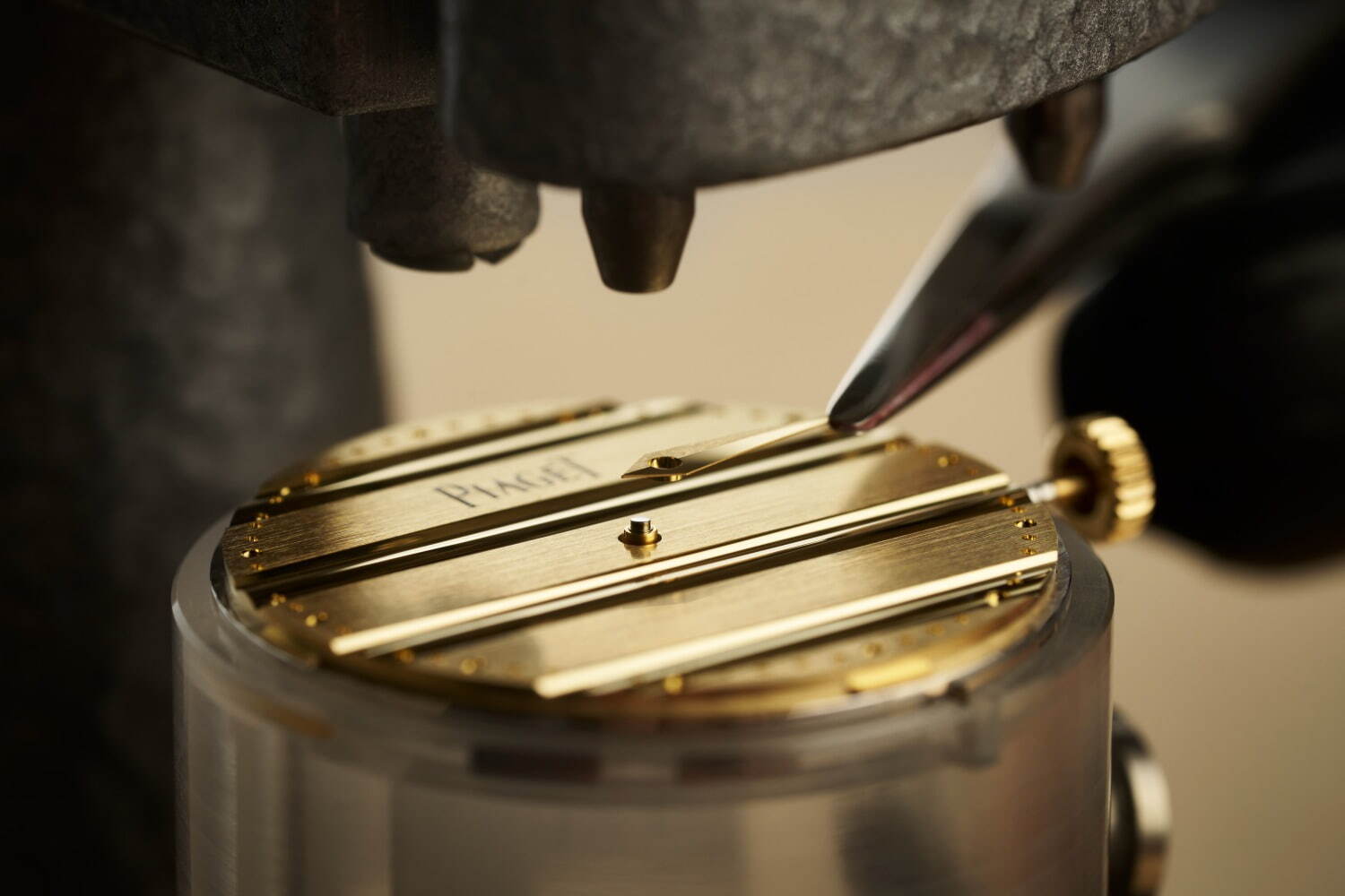 ピアジェ“オール18Kゴールド”の腕時計「ピアジェ ポロ 79」、ケース