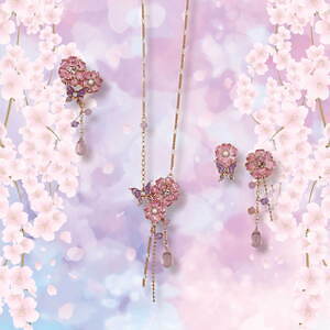 アナ スイ「八重桜×蝶」ネックレス＆ピアス、桜に寄り添う蝶やピンクの